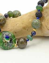 Náhrdelník "Paví pírko v trávě"